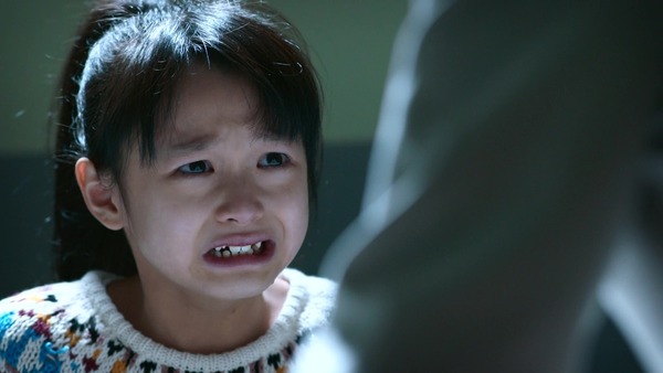 11歲童星鍾嘉佑於《隱門》憑「一秒爆喊」演技亦獲網民大讚。