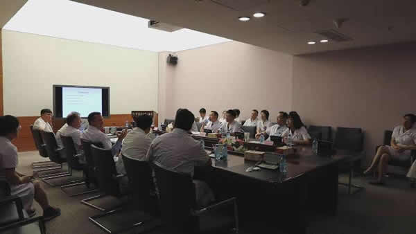 院方晚上在其網頁發布多張照片，多名專家商討劉的狀況。