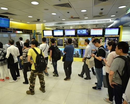 第119期六合彩二獎3注中，每注派852,890港元。資料圖片