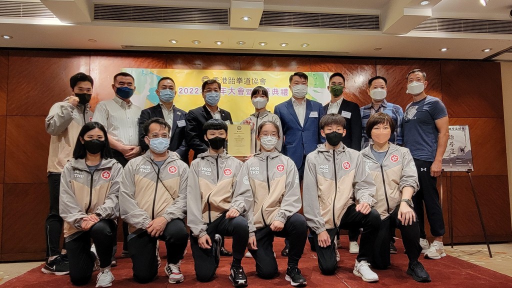 吳嘉楹(後排中)首次出戰亞少賽即摘銅而歸。郭思華攝