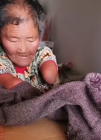王玉氏操持所有家务的重担。