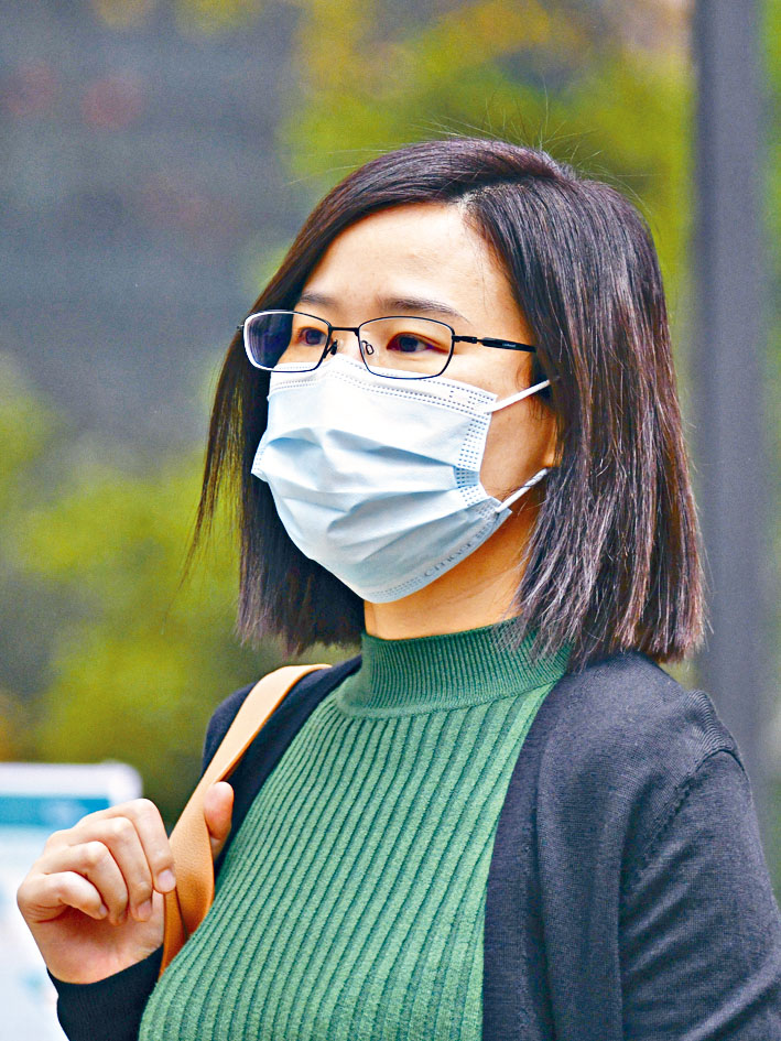 被告為四十三歲伍宜孫書院院務主任李珮珊。