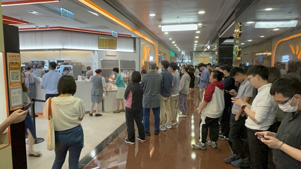 金鐘一帶食店受影響。楊偉亨攝