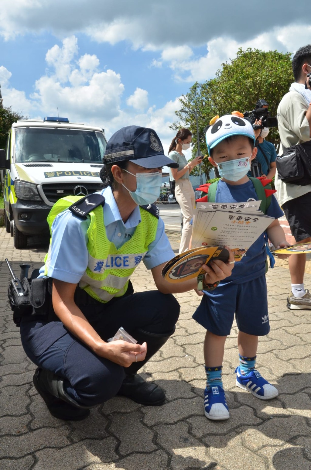 警方透過不同方式宣傳道路安全知識。