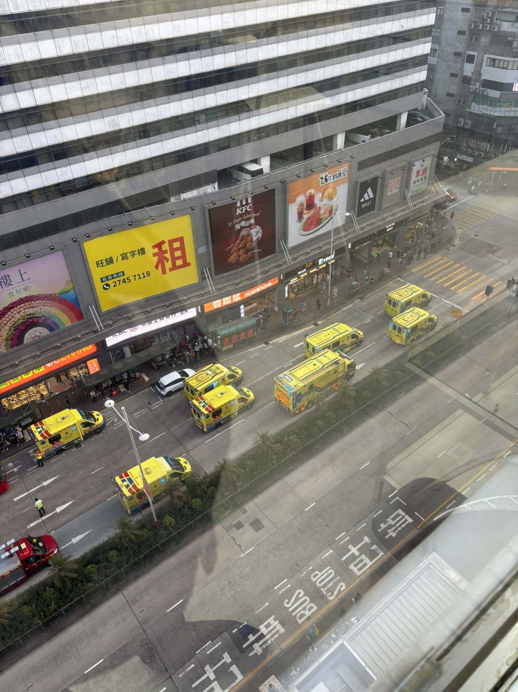多部救護車接報趕至。FB：車Cam L（香港群組）