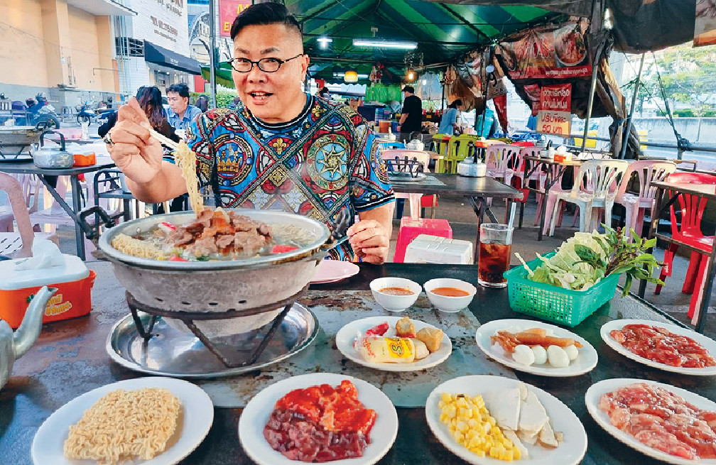 ■泰國疫情第二波過後,大家都出外搵食,小販割價求存吸客,街邊打邊爐不設時限,任食都係一百多銖(45港幣)一位!