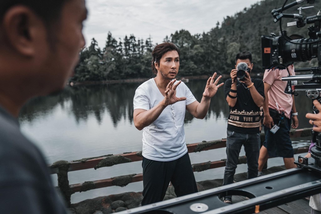 港產片以動作電影著稱，打到去荷里活的甄子丹今年自監自導自演《天龍八部之喬峰傳》。
