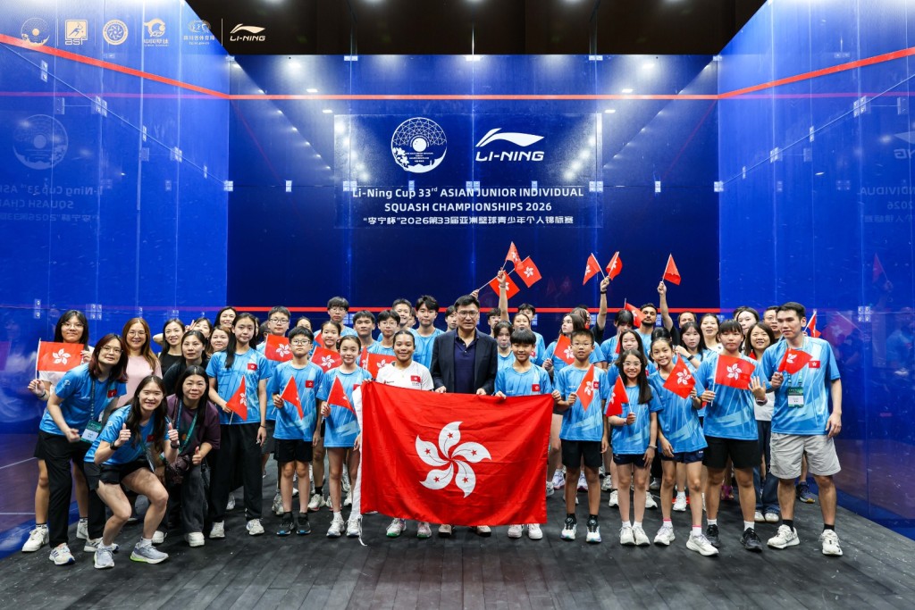 港隊大豐收,跟香港壁總主席邱達根合照。大會照片 港隊大豐收,跟香港壁總主席邱達根合照。大會照片
