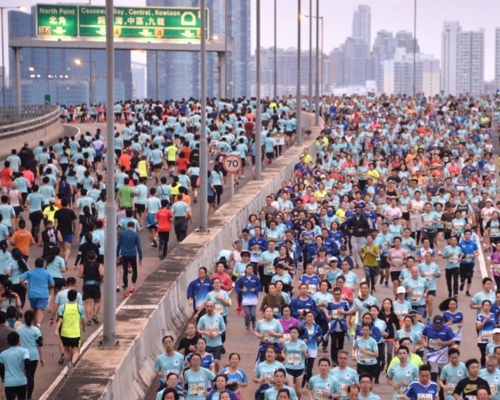 渣馬今屆十公里賽事之起點移師在九龍西區海底隧道(南行管道)出發。