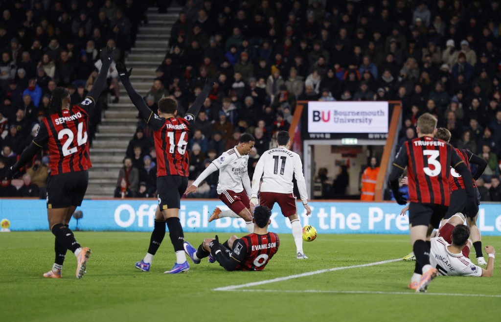 加比尔将功补过，为阿仙奴扳平1：1。路透社