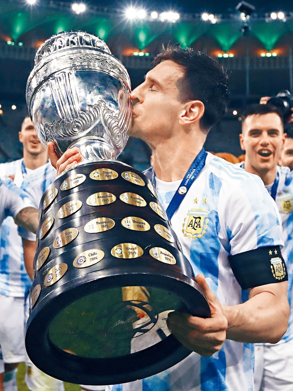 美斯报国十六年苦尽甘来。