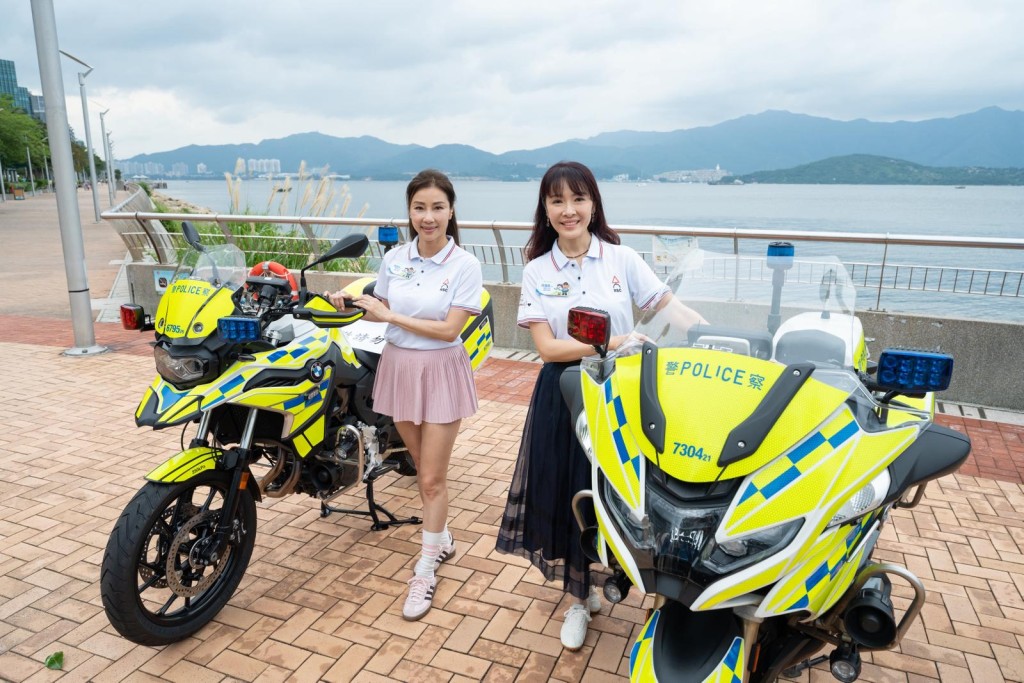 道路安全大使向海嵐及楊嘉怡。