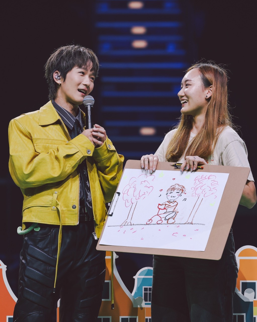 Alton邀請4位MIRO上台即席寫生。