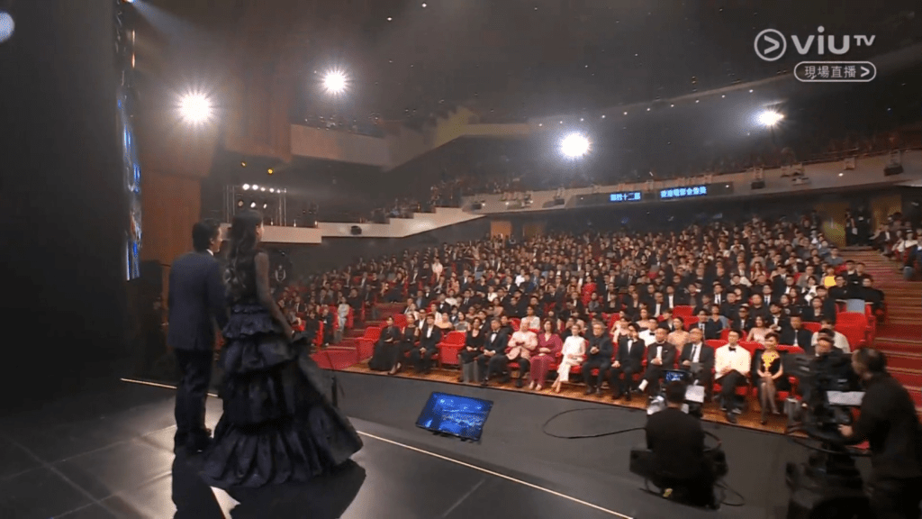 冯德伦与Angelababy（杨颖）负责颁发“最佳亚洲华语电影”。