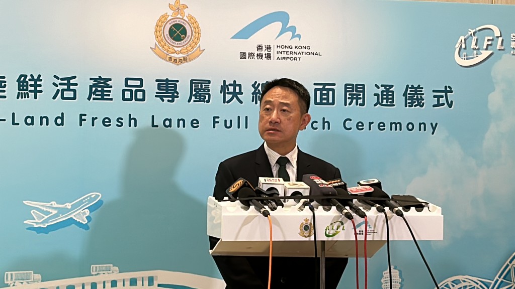 海關關長陳子達今日（9月26日）見記者，再次向公眾闡述私煙及超額煙相關罪行新罰則詳情。