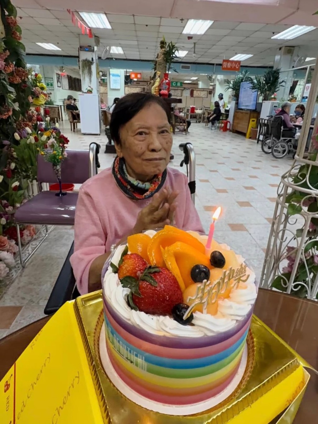 余慕蓮近日迎來89歲生日,樣子十分精神,笑容滿面。 余慕蓮近日迎來89歲生日,樣子十分精神,笑容滿面。