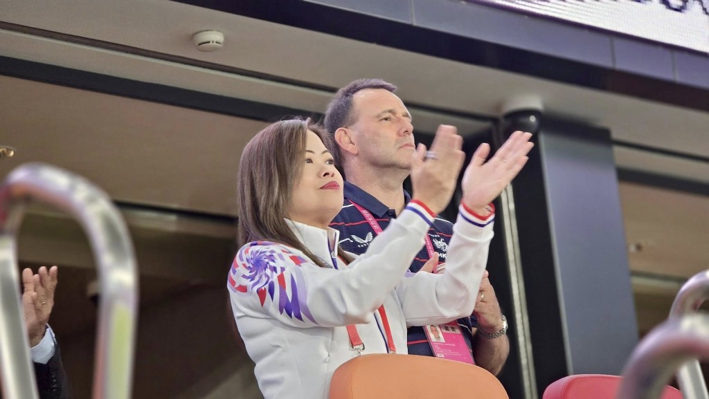 她亦觀看了七欖男子港隊對內蒙古賽事。