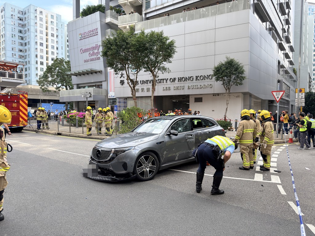 警方在場調查。梁國峰攝 警方在場調查。梁國峰攝