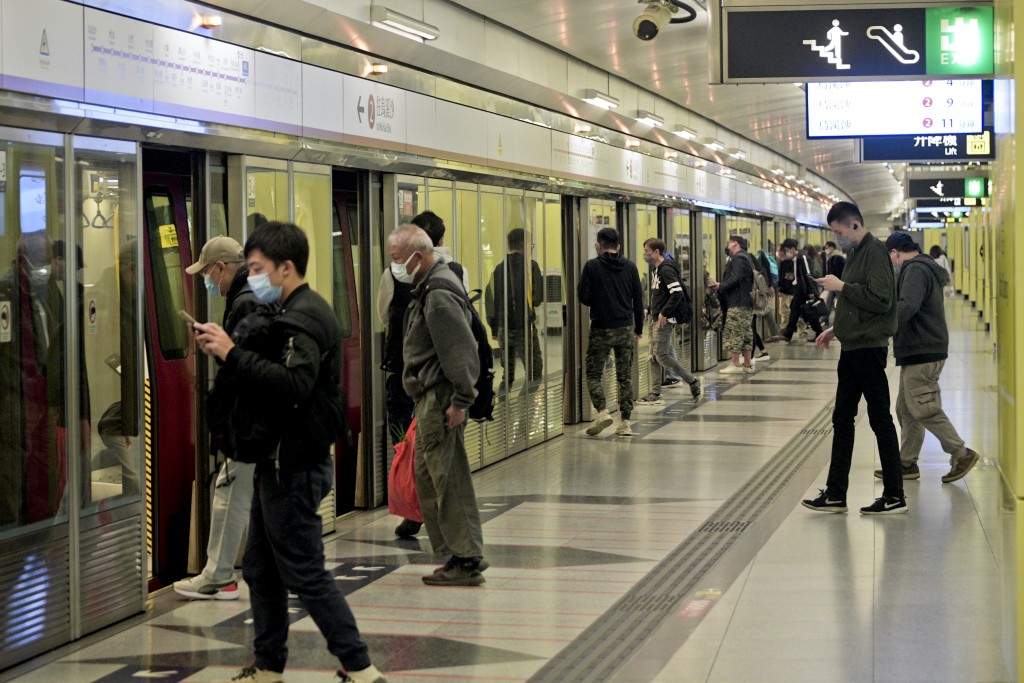 屯马线载客率达85%，其中以荃湾西至美孚最繁忙。资料图片