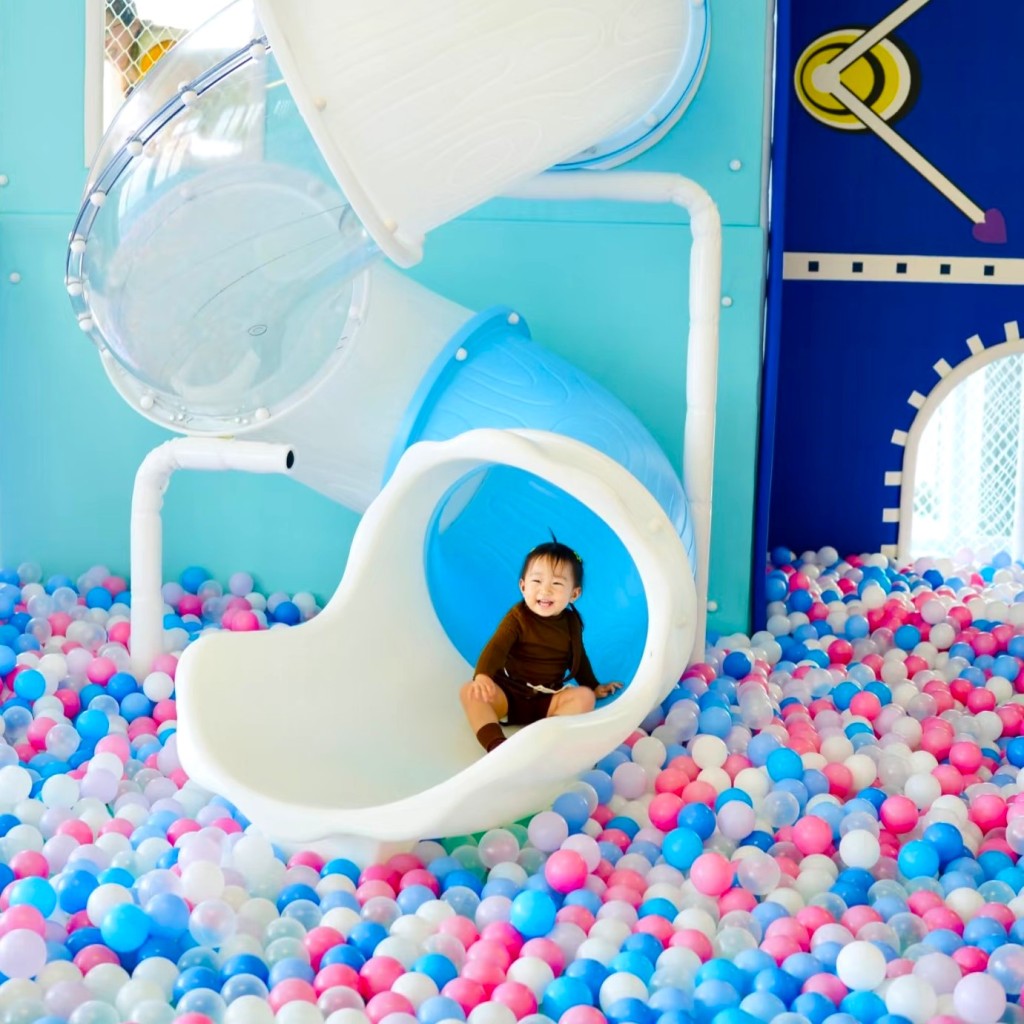 Chill Kids Club是全港最大的室內兒童遊樂場之一,場內共有18個主題遊樂設施。(圖片來源:受訪者提供) Chill Kids Club是全港最大的室內兒童遊樂場之一,場內共有18個主題遊樂設施。(圖片來源:受訪者提供)