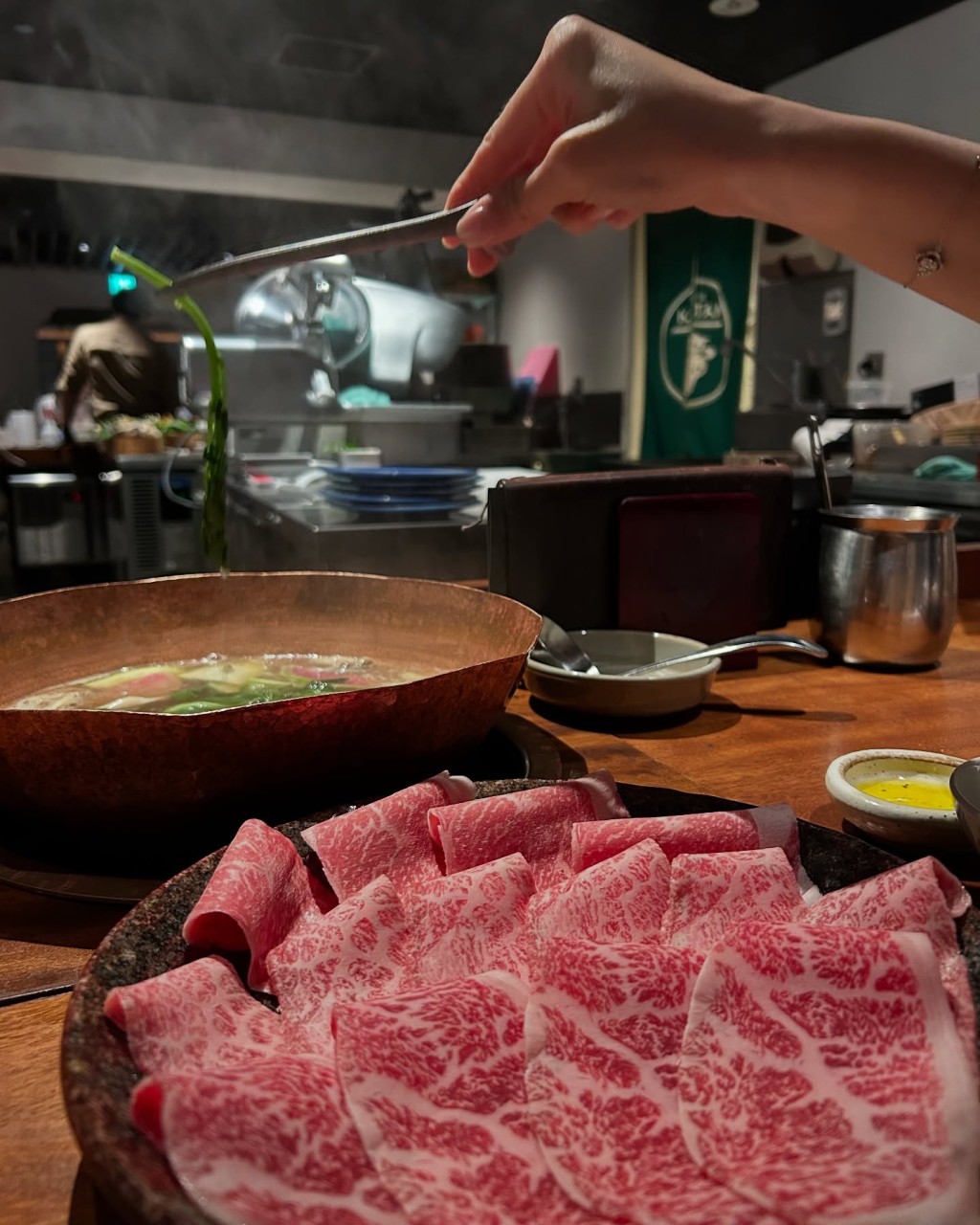 「Shou Honda」分享開餐照,陳康堤的手疑似入鏡。 「Shou Honda」分享開餐照,陳康堤的手疑似入鏡。