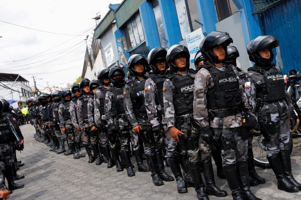 厄瓜多爾全國進入為期60天的緊急狀態，大批軍警出動。路透社