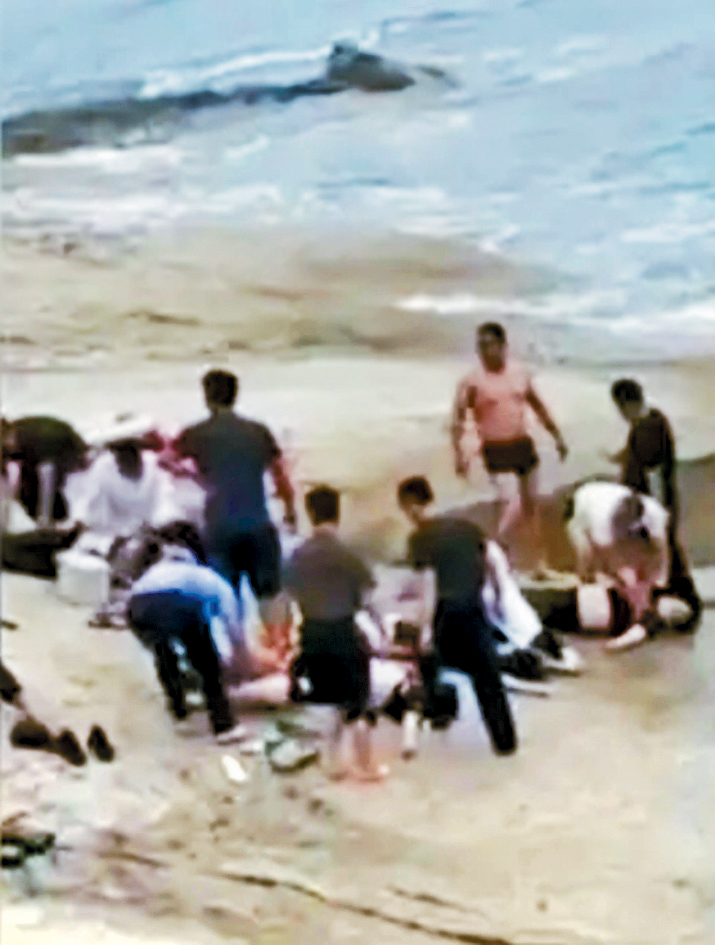 一家出游被海浪卷走，4人溺亡。