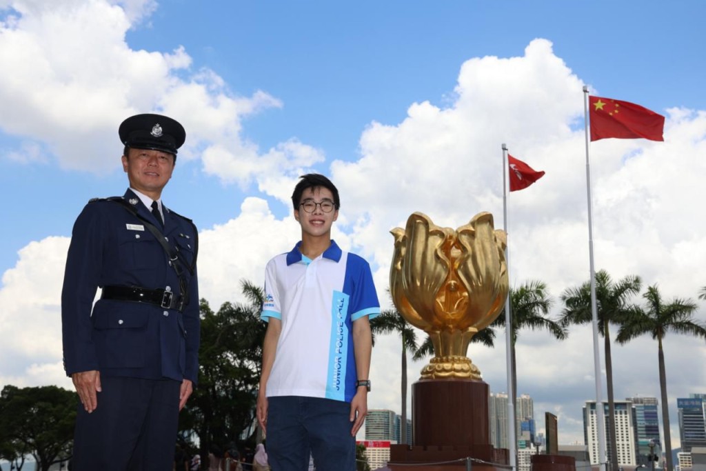 梁俊傑（左）與曾梓軒表示參與九三閱兵後回港，會積極向青少年傳揚守護國家的精神。