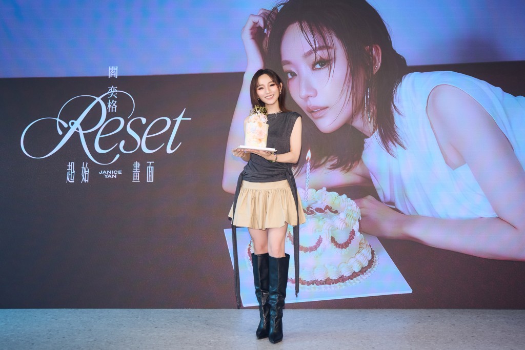 閻奕格(格格)亦正式加盟Sony Music。 閻奕格(格格)亦正式加盟Sony Music。