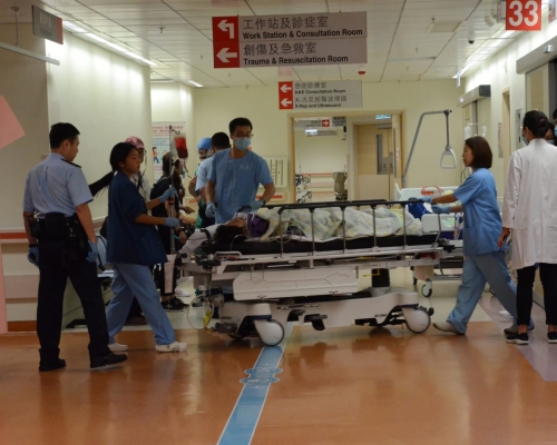 男童送院救治。 歐陽偉光攝