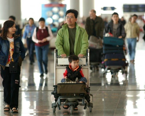 入境處預計假期期間，有約554萬旅客人次經各海、陸、空管制站進出香港。資料圖片