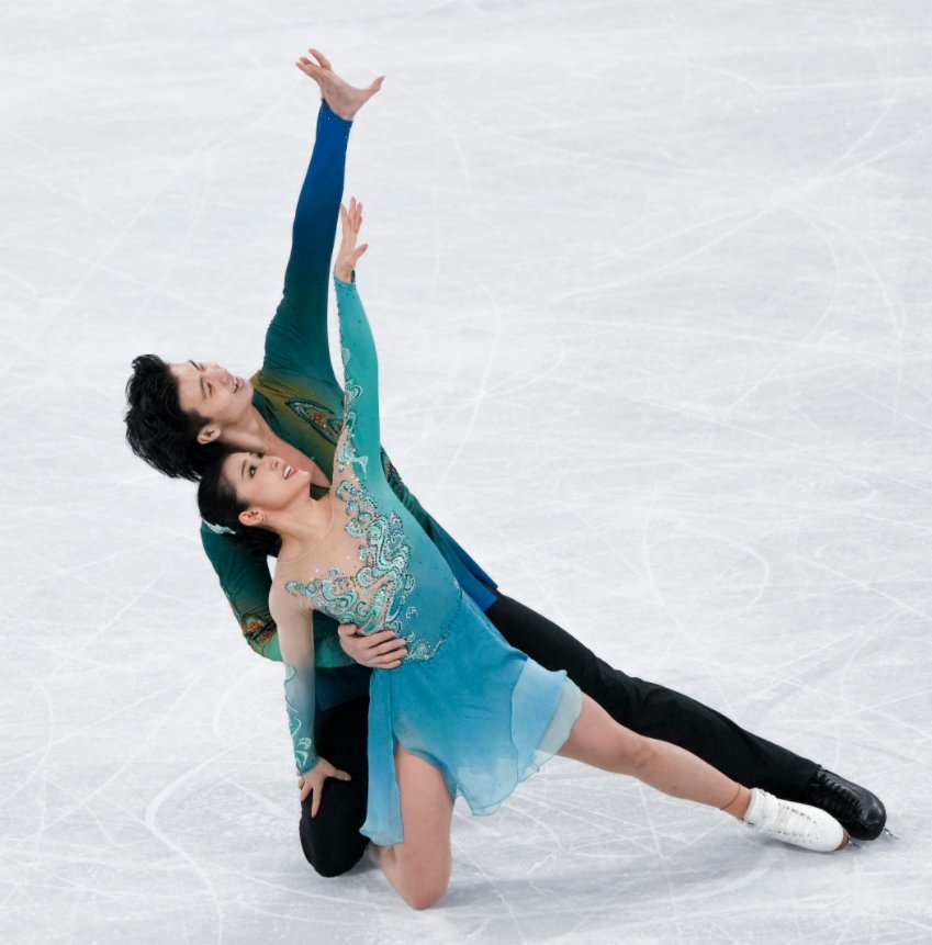 柳鑫宇和拍档王诗玥在冬奥会比赛。