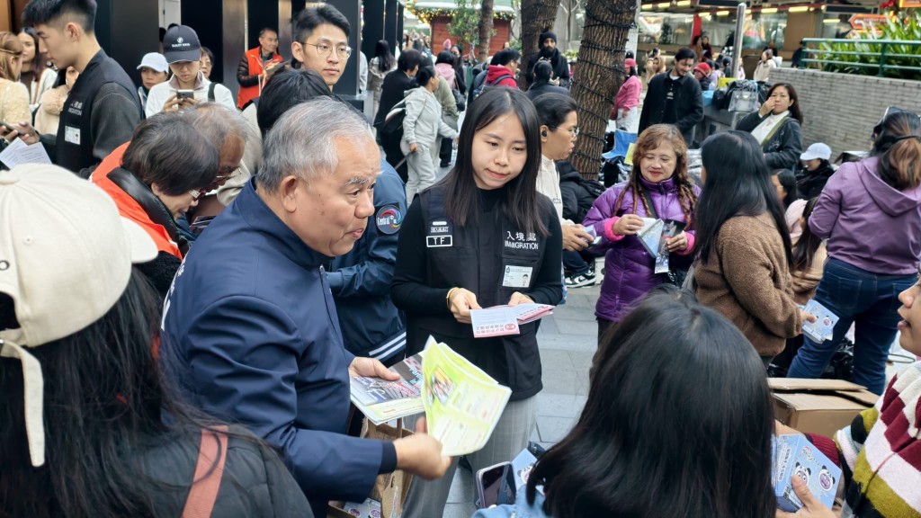 活動旨在提升市民及旅客的守法意識。 活動旨在提升市民及旅客的守法意識。