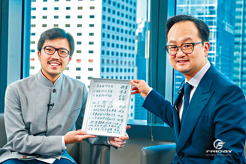 何力治與曾安業合照。