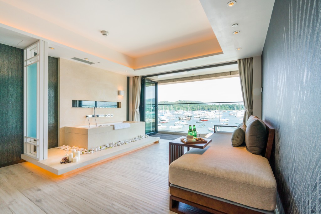 亞軍 The Pier Hotel「尊貴海景露台房一晚住宿連兩份早餐及西貢潛水體驗」(價值4,100元)。 亞軍 The Pier Hotel「尊貴海景露台房一晚住宿連兩份早餐及西貢潛水體驗」(價值4,100元)。