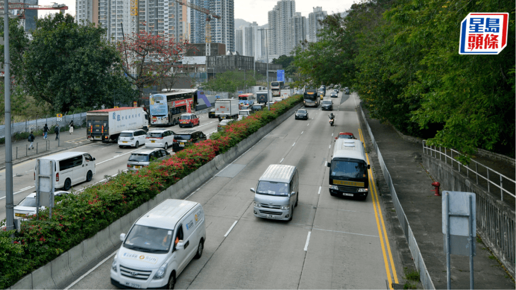 介乎斧山道與蒲崗村道的一段龍翔道西行行車道(近荷里活廣場)周六(30日)晚上11時起分階段實施臨時道路封閉,至翌日上午5時30分。資料圖片