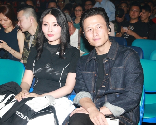 本月1日，尹子维跟徐冬冬拍拖捧恭硕良场。（资料图片）