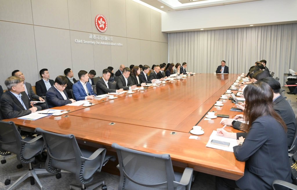 各部門在會上亦已確認口岸具備安全、暢順及高效運作的開通條件。 各部門在會上亦已確認口岸具備安全、暢順及高效運作的開通條件。