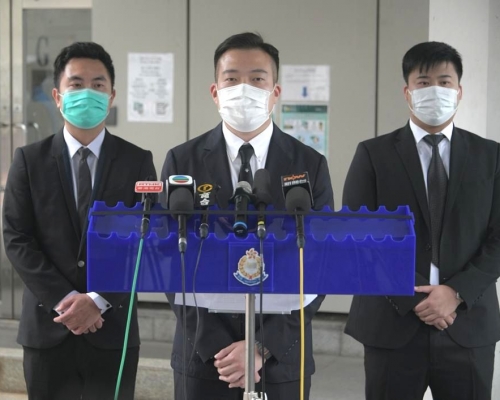 警方在庭外對判決表示歡迎。
