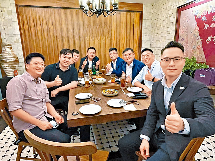 民建聯東盟團包括立法會議員及前民政局局長徐英偉等。
