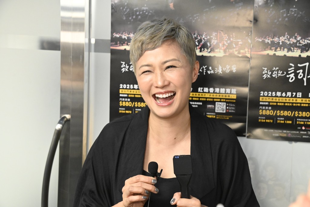 現居泰國的羅敏莊指,盧國沾的歌曲她由細聽到大,故特地回來演唱。 現居泰國的羅敏莊指,盧國沾的歌曲她由細聽到大,故特地回來演唱。