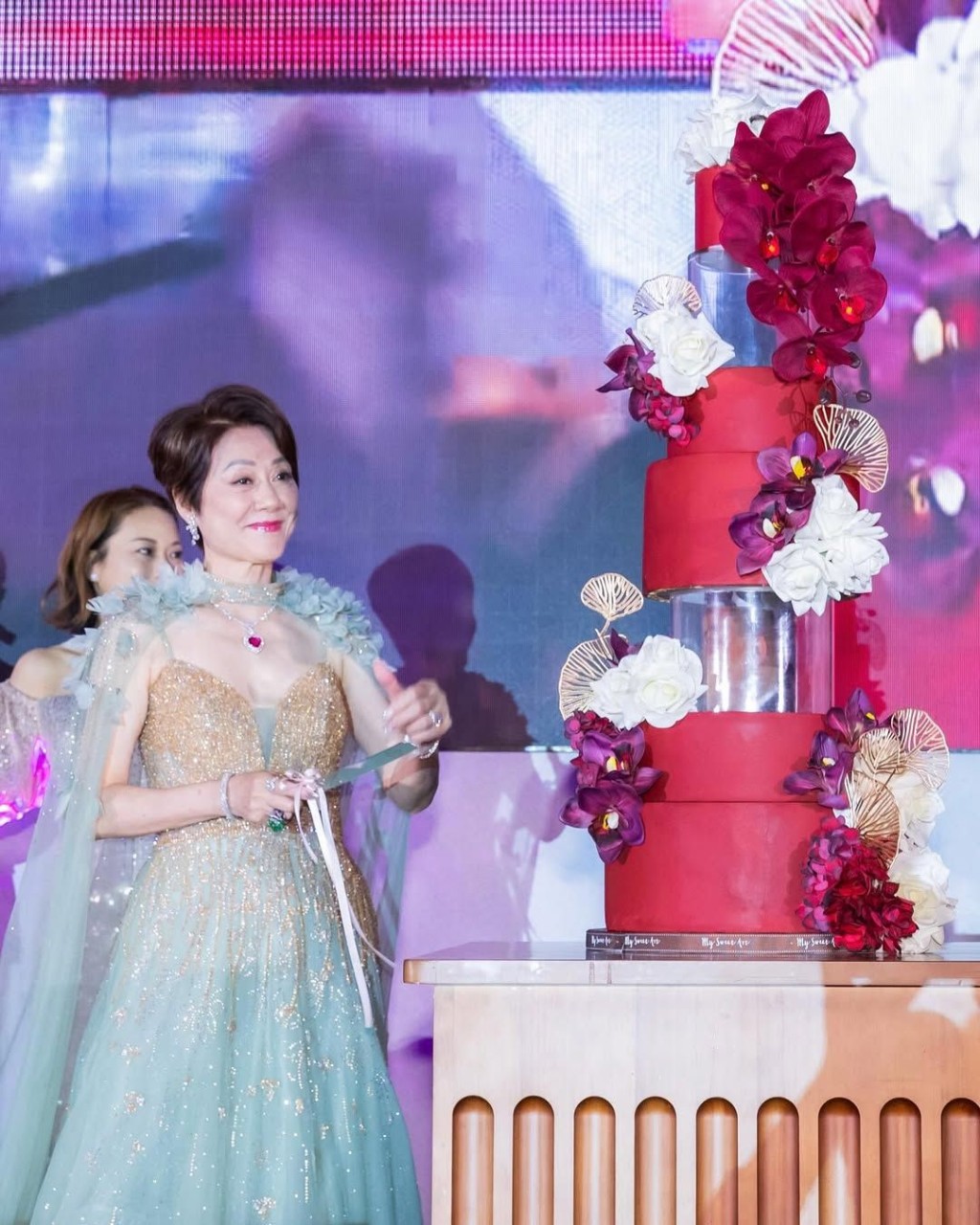 黃依汶的媽媽外表好年輕，不似已屆70歲。