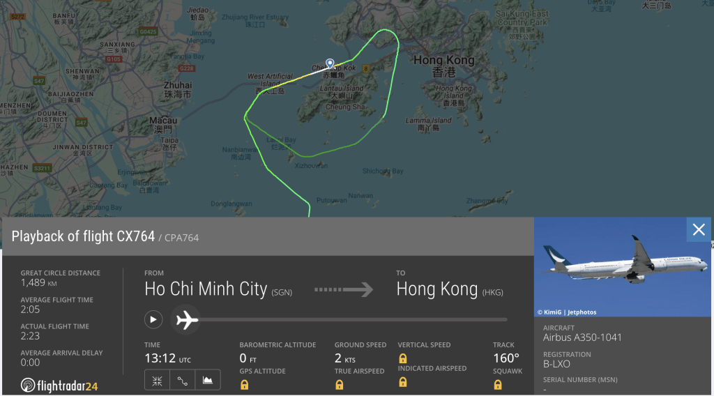 國泰航空Cx764航班首次降落期間復飛，第二次終安全降落。Flightradar24 截圖