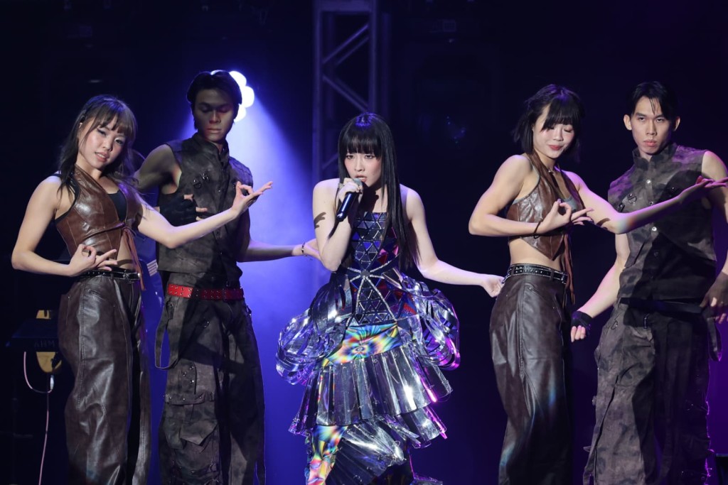 柯雨霏跳唱《直覺型美學》。