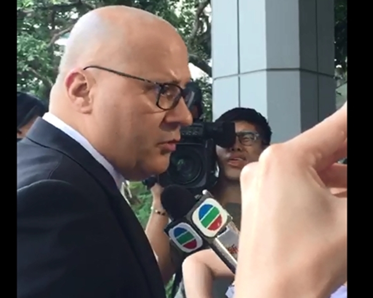 代表朱經緯的大律師彭彼得。