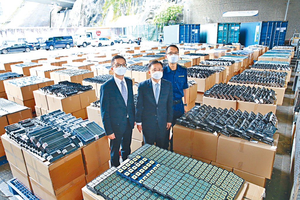 海關偵破今年最大宗海路走私案,檢獲一億六千萬元電子產品、高級音響及樂器部件。