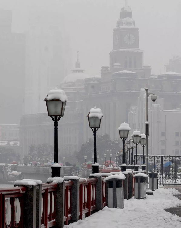 上海20日開始出現降雪天氣，更罕見地出現積雪。 新聞晨報
