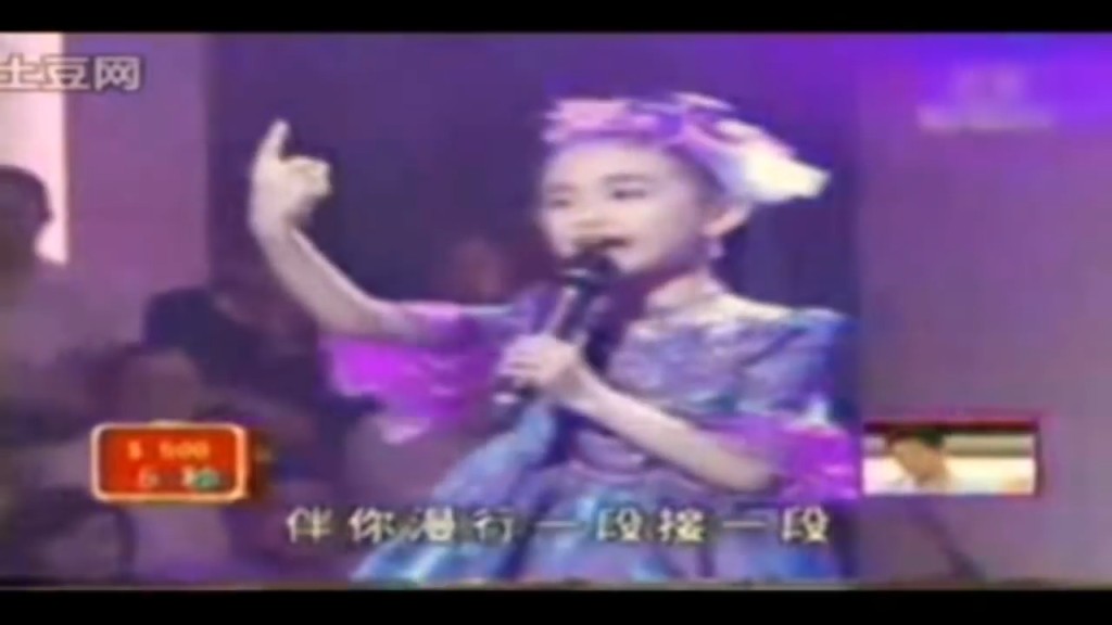 趙展彤7歲時參加《殘酷一叮》，表現非常老積。  ​
