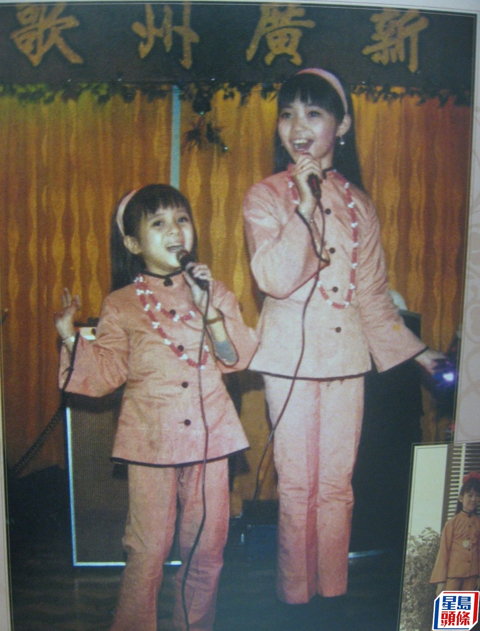 梅艷芳四歲半時已與胞姊梅愛芳出來演唱。  ​