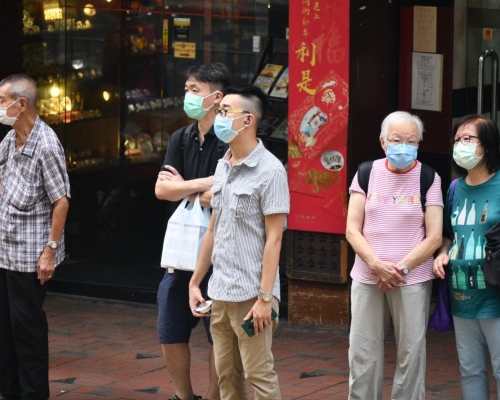 张竹君指要病患佩戴口罩才能有效防止感染。